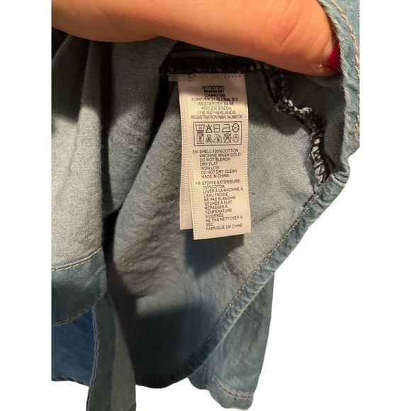 Forever 21 Button-Up Shirt Women's Size L Blue Denim Cold Shoulder Long Sleeve - Picture 3 of 4